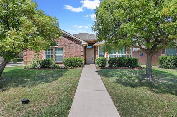 10801 Irish Glen Trail, Fort Worth, TX 76052