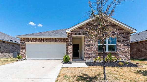 425 Starboard Drive, Crowley, TX 76036