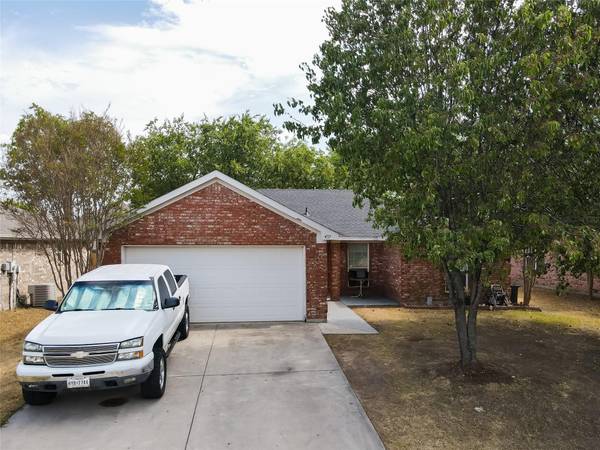 437 Cambridge Drive, Saginaw, TX 76179