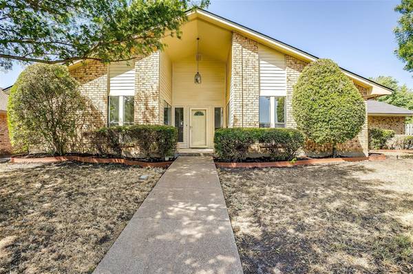 309 Kenshire Drive, Benbrook, TX 76126