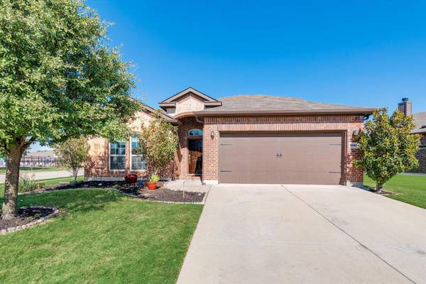 10801 Abbeyglen Court, Fort Worth, TX 76052