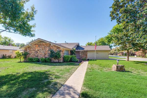 453 Circleview Drive S, Hurst, TX 76054