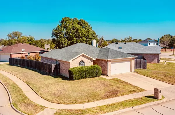 5560 Alta Verde Circle, Arlington, TX 76017