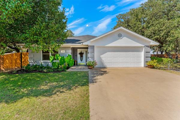 306 Oxford Court, Springtown, TX 76082