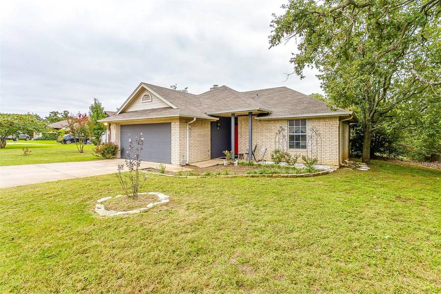 633 Linda Court, Joshua, TX 76058