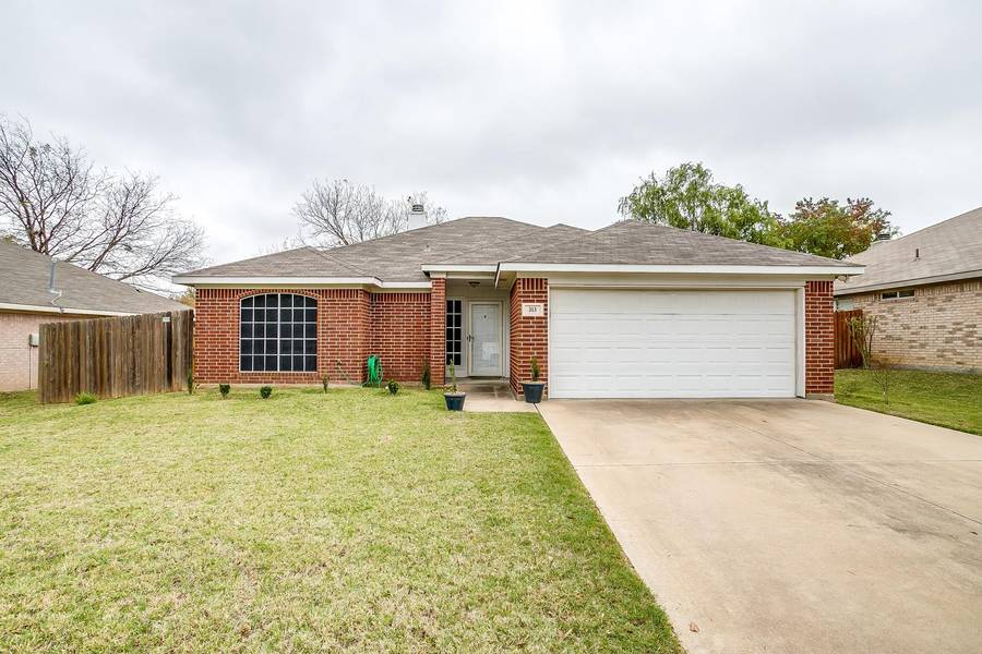 313 Comanche Walk, Joshua, TX 76058