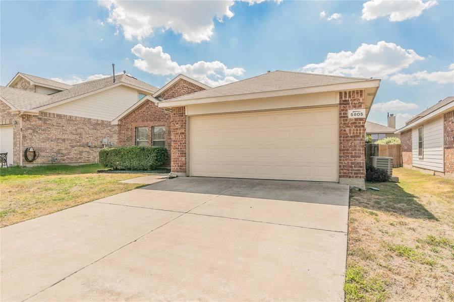 5805 Country Valley Lane, Fort Worth, TX 76179