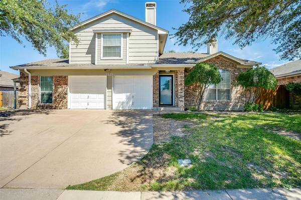 7329 Royal Oak Drive, Benbrook, TX 76126