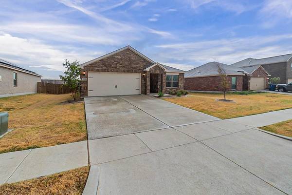 3006 Watercrest Drive, Sanger, TX 76266