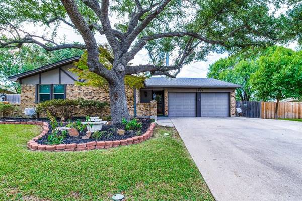 2904 Bluebonnet Lane, Bedford, TX 76021