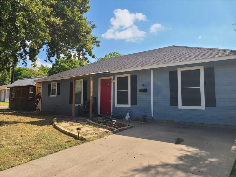 312 Smith Street, Bonham, TX 75418