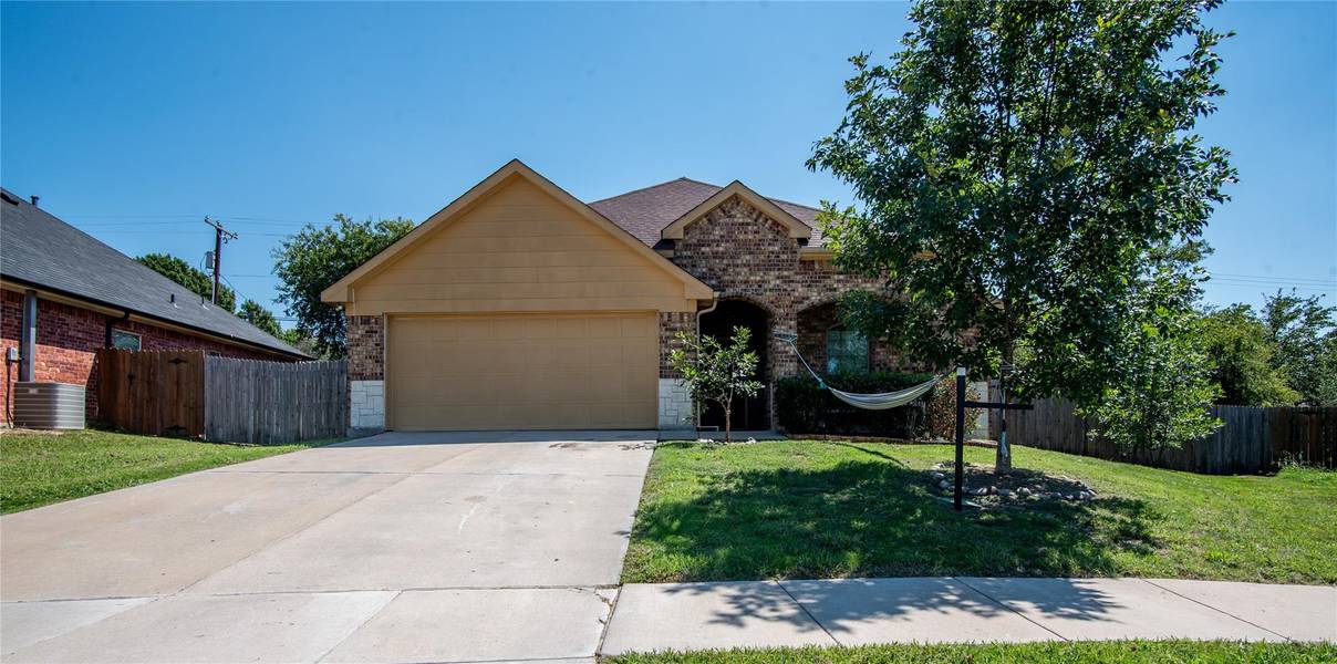 905 Oakmont Drive, Ennis, TX 75119