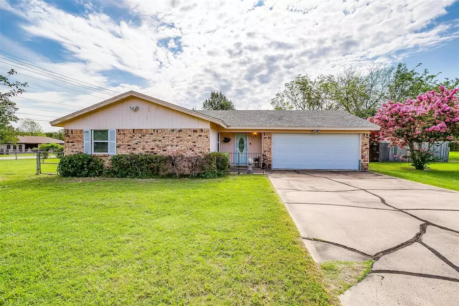 2003 Roberts Drive, Granbury, TX 76048