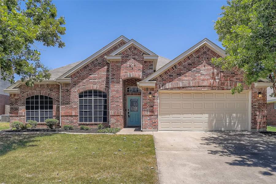 908 Linden Drive, Burleson, TX 76028