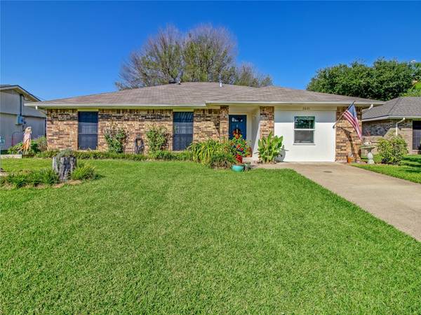 2601 Baylor Drive, Rowlett, TX 75088