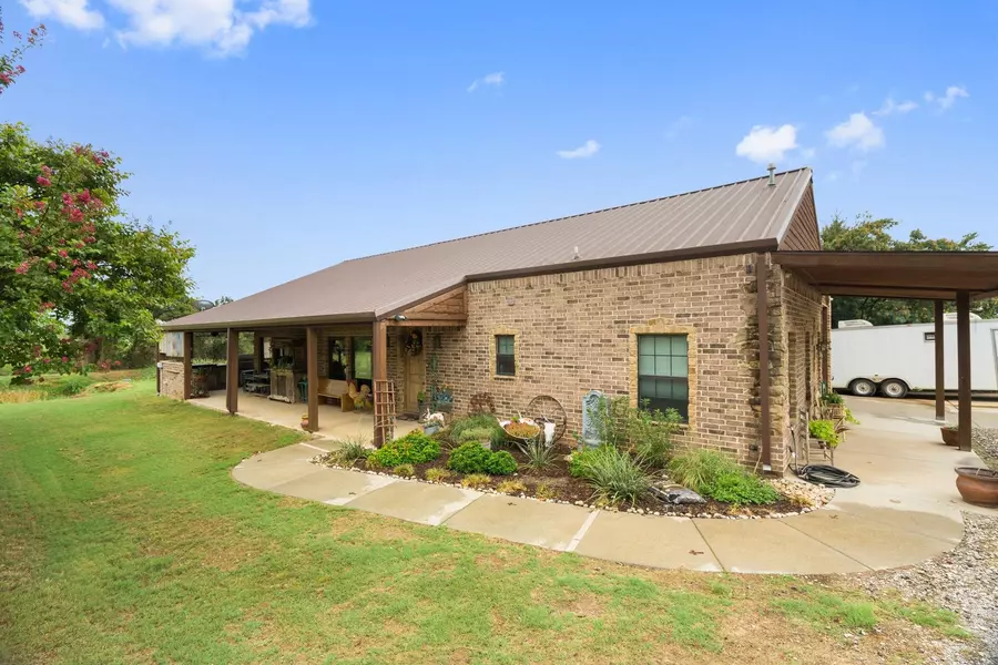 517 Linda Road, Kennedale, TX 76060