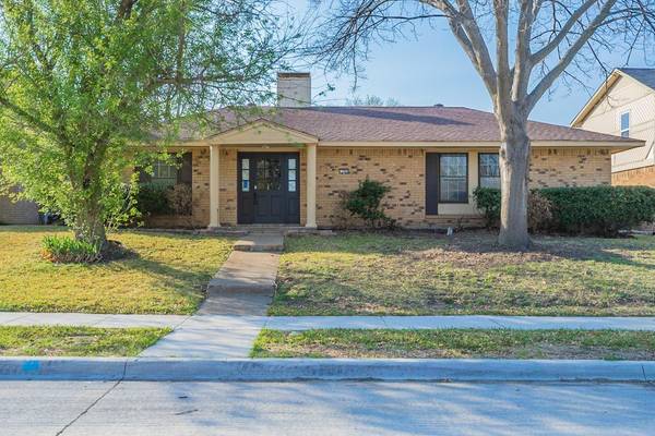 705 Middle Glen Drive, Garland, TX 75043