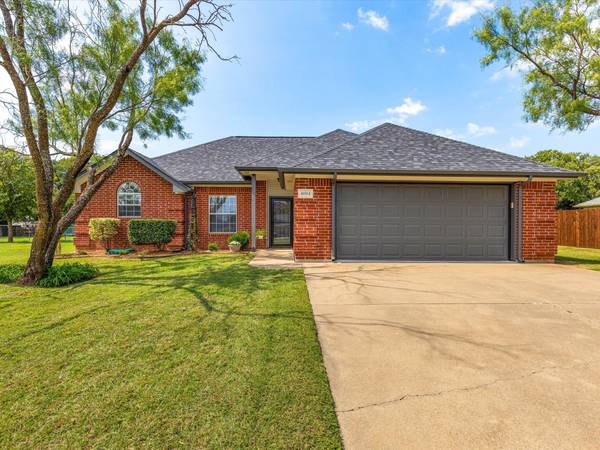 4004 Country Lane, Granbury, TX 76048