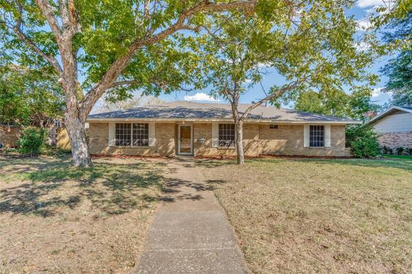 1042 Capetown Drive, Grand Prairie, TX 75050