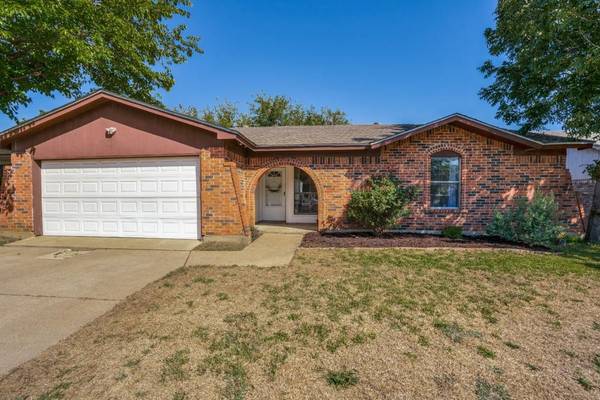 109 Volunteer Drive, Arlington, TX 76014