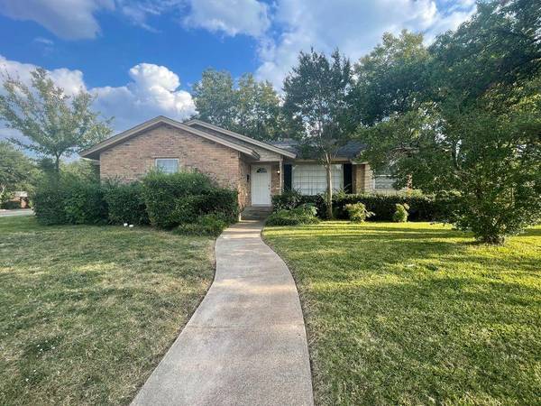 244 Valleyglen Drive, Desoto, TX 75115