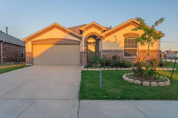 1405 Alamandine Avenue, Cross Roads, TX 76227