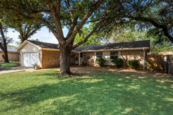 610 Midway Drive W, Euless, TX 76039