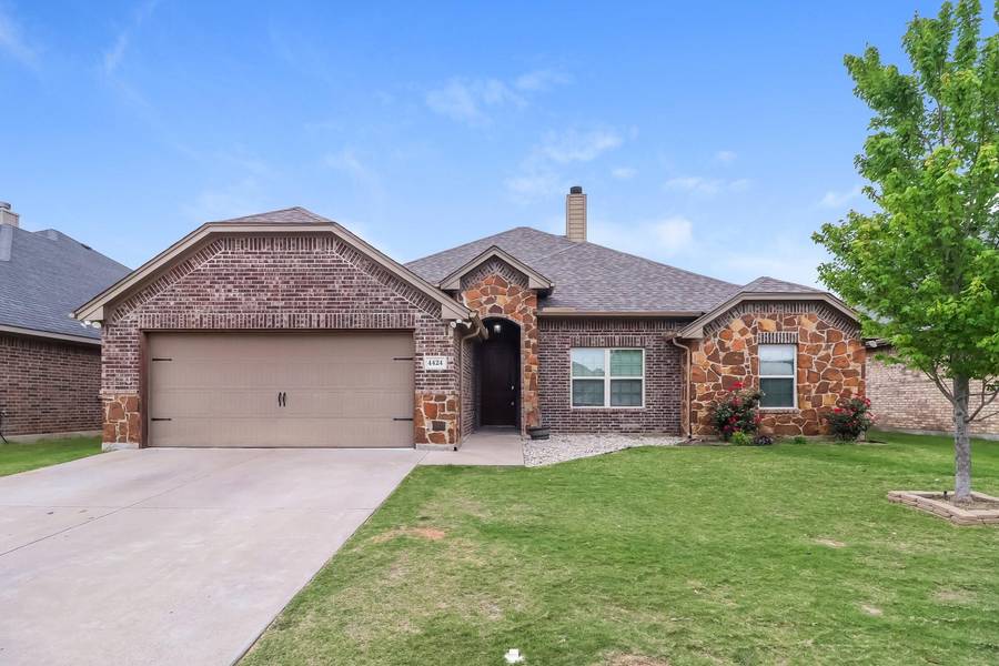 4424 Logan Circle, Granbury, TX 76049