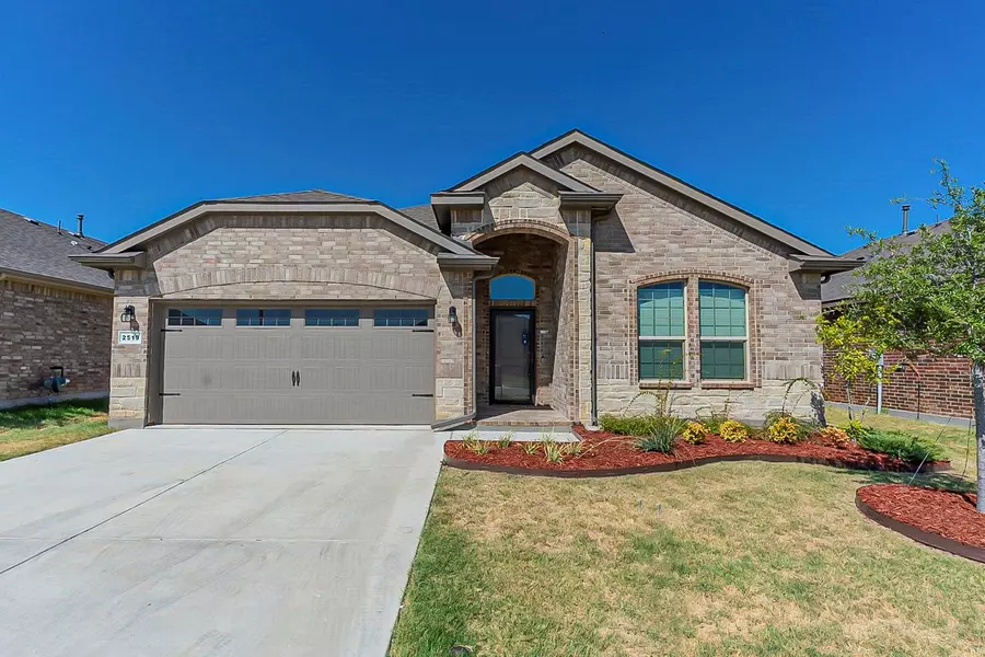 2519 Crossbranch Drive, Glenn Heights, TX 75154