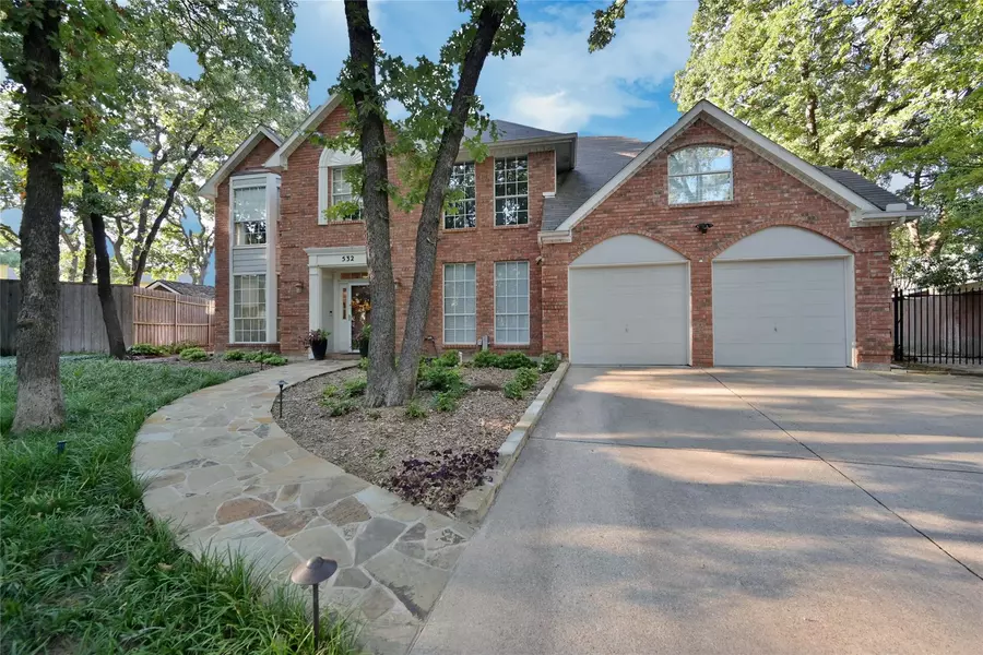 532 Woodhill Court, Grapevine, TX 76051