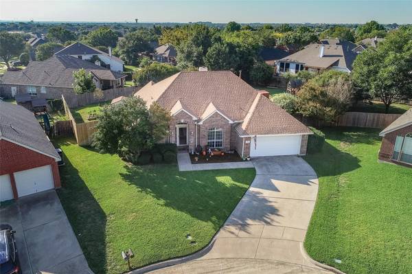 10 Laura Elizabeth Court, Mansfield, TX 76063