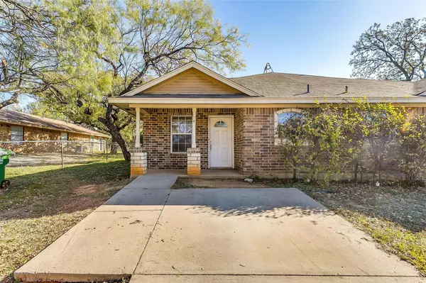 304 N Avenue E, Springtown, TX 76082