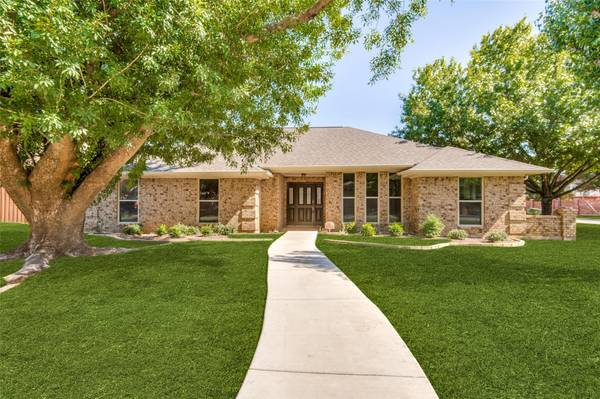 2901 Flamingo Circle, Southlake, TX 76092