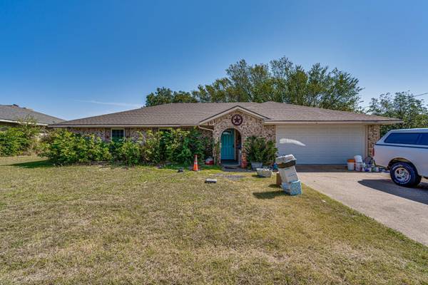 161 Creekview Drive E, Red Oak, TX 75154