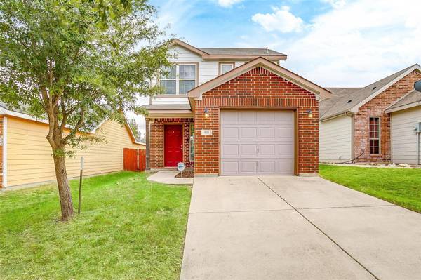 851 Village Point Lane, Fort Worth, TX 76108