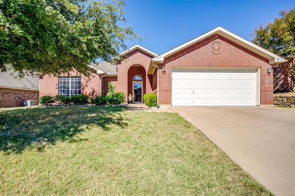 2440 Castle Pines Drive, Burleson, TX 76028