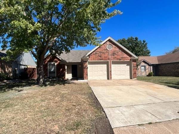 209 Spanish Moss Drive, Arlington, TX 76018