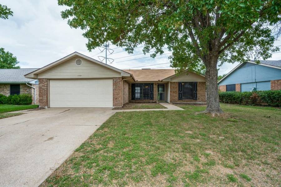 1531 Caplin Drive, Arlington, TX 76018