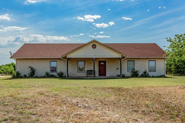 8124 Clearview Court, Cresson, TX 76035