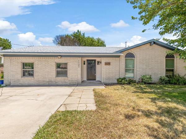 1121 Bryant Street, Benbrook, TX 76126