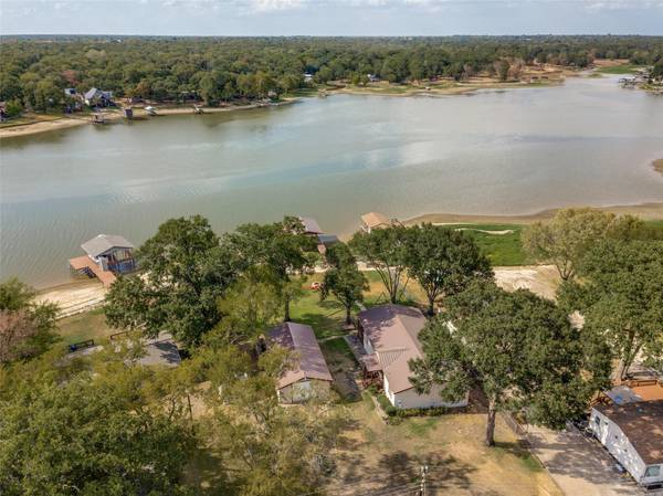 122 Oak Hills Drive, Mabank, TX 75156