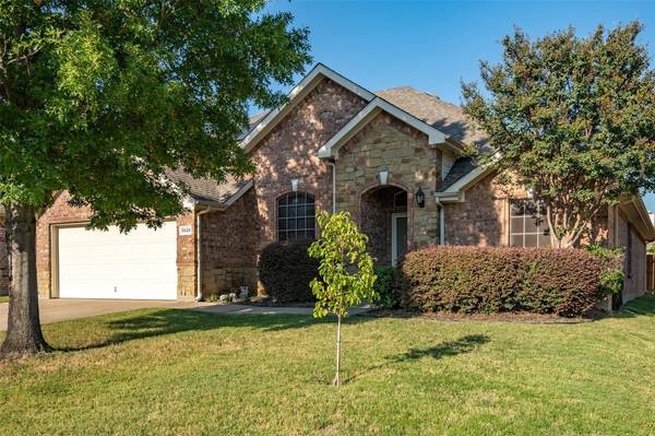 3028 Riverwood Lane, Grand Prairie, TX 75052