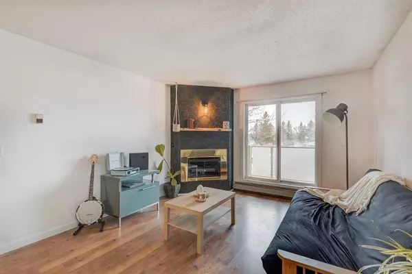 Calgary, AB T3A 3Y8,3100 Edenwold HTS NW #3113