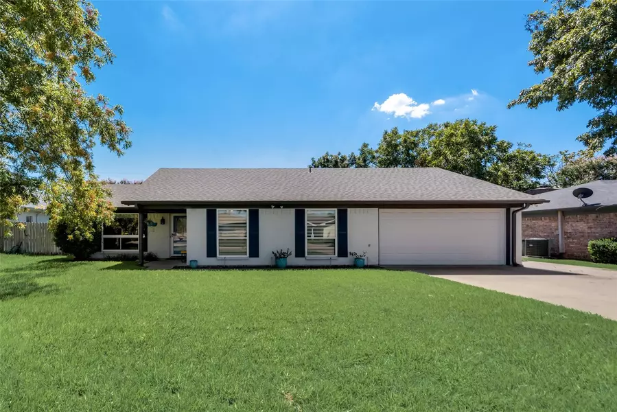 705 Tahiti Drive, Granbury, TX 76048