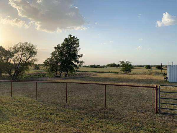 516 Glendale Drive, Godley, TX 76044