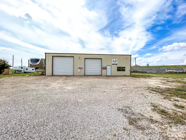 Munday, TX 76371,411 S Fir Avenue