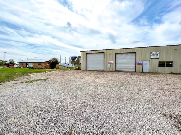 Munday, TX 76371,411 S Fir Avenue