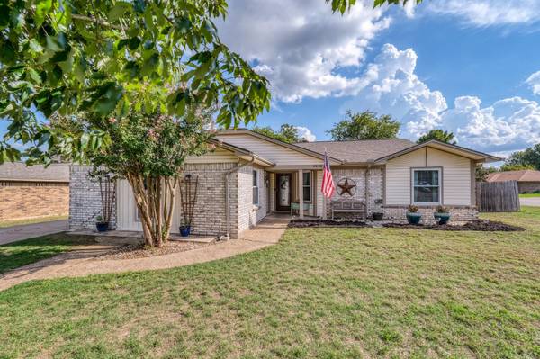 1216 Mercedes Street, Benbrook, TX 76126