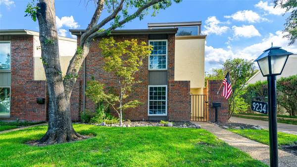 9234 Flickering Shadow Drive, Dallas, TX 75243