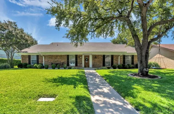 1624 Woodcrest Lane, Carrollton, TX 75006